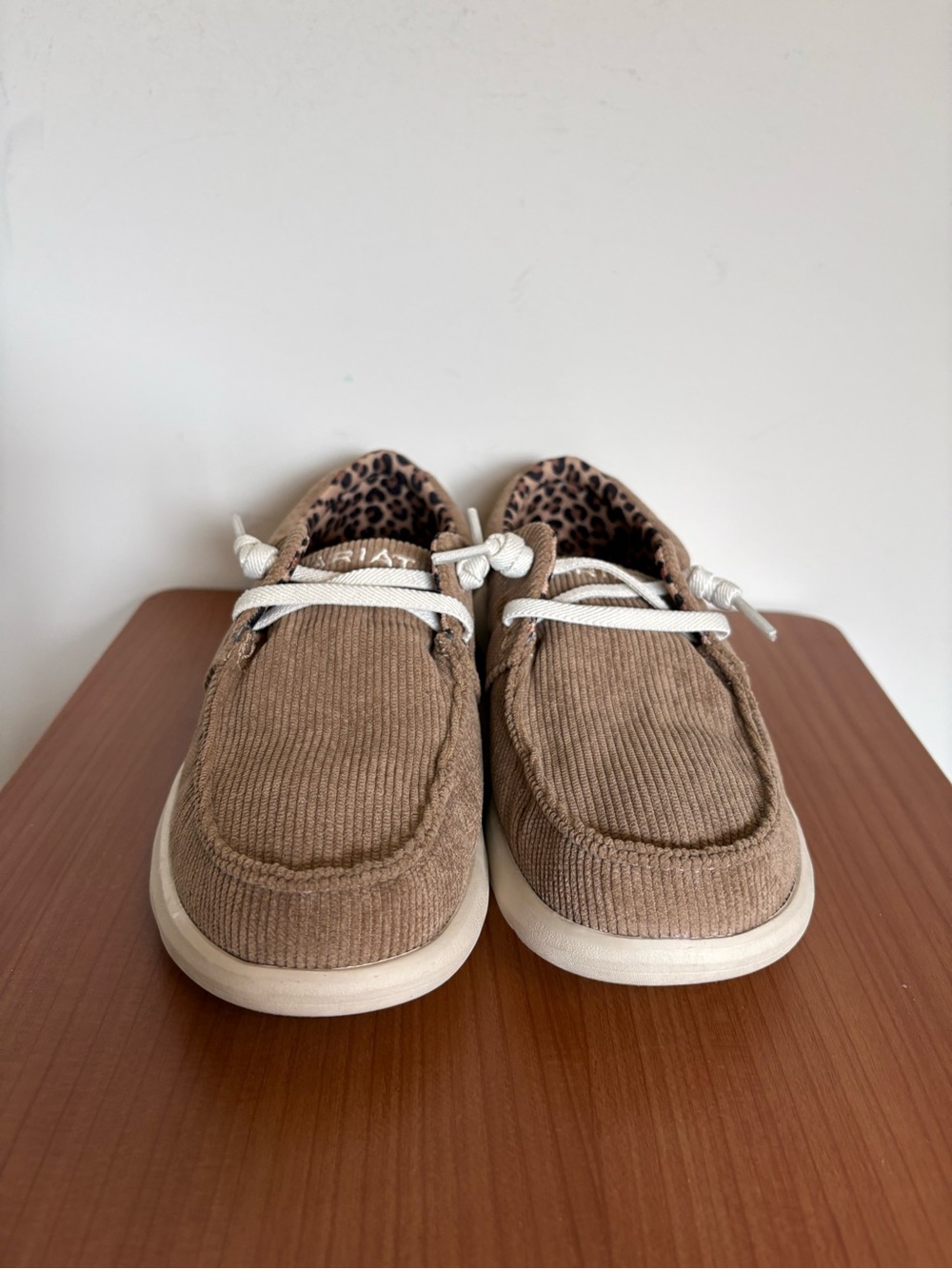 Ariat Women's Hilo Shoes in Tan Corduroy size 6.5 Slip on Comfort Boat Shoe - Picture 3 of 9